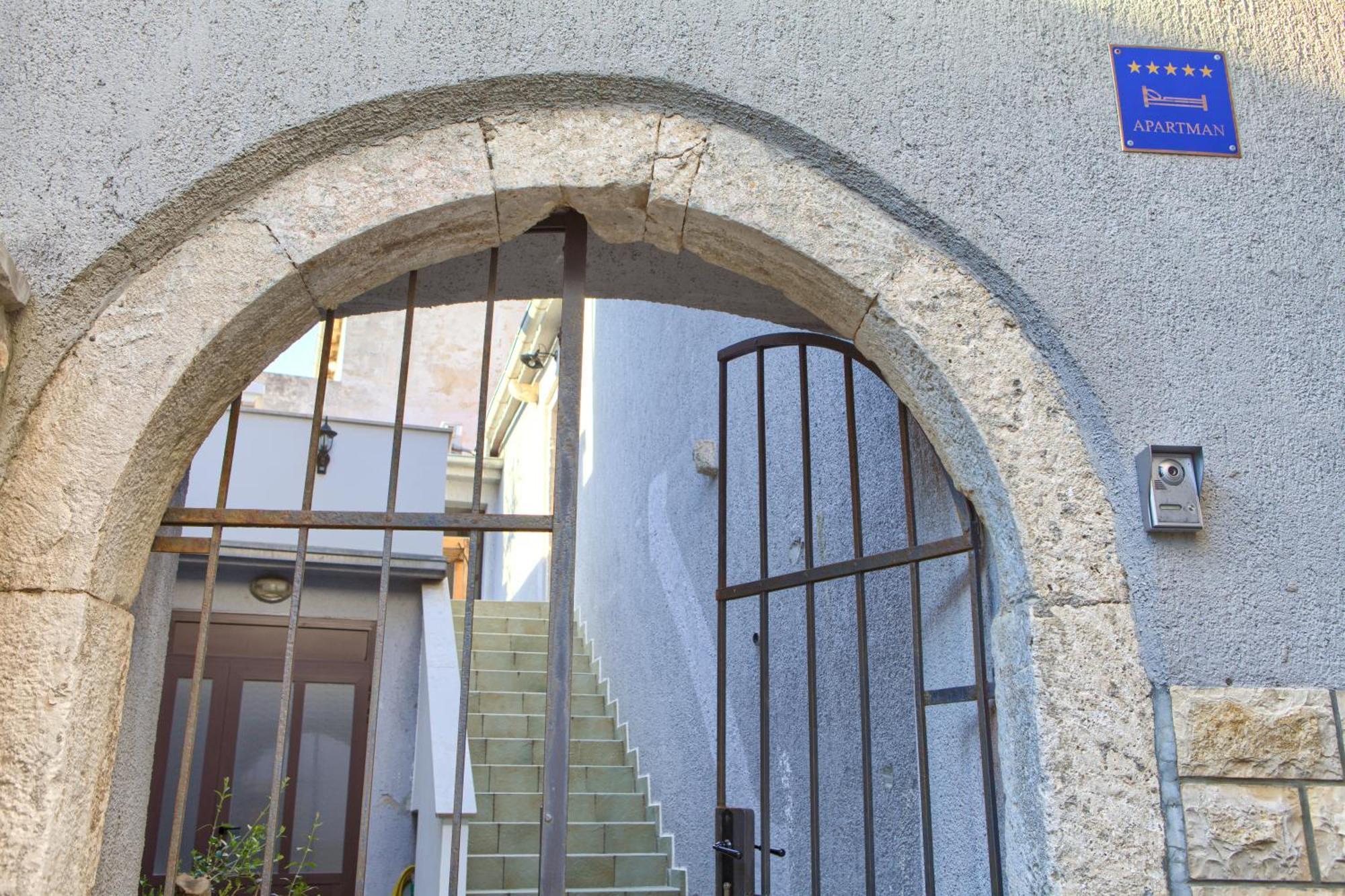 Apartment Old Town Mariolina Krk Town Bagian luar foto