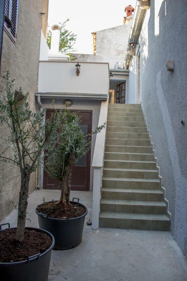 Apartment Old Town Mariolina Krk Town Bagian luar foto